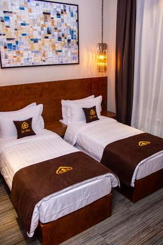 Отель East Astana Hotel Нур-Султан Улучшенный двухместный номер с 2 отдельными кроватями-10