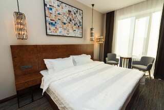 Отель East Astana Hotel Нур-Султан Улучшенный люкс с кроватью размера «king-size»-3
